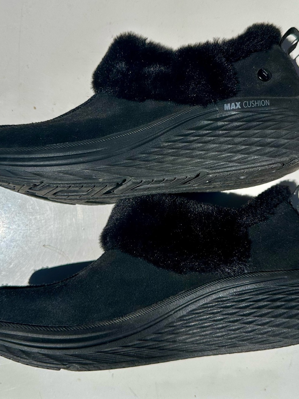 Skechers Max Cushioning Snowy Summit Bootie or Slipper - Excellent Condition!